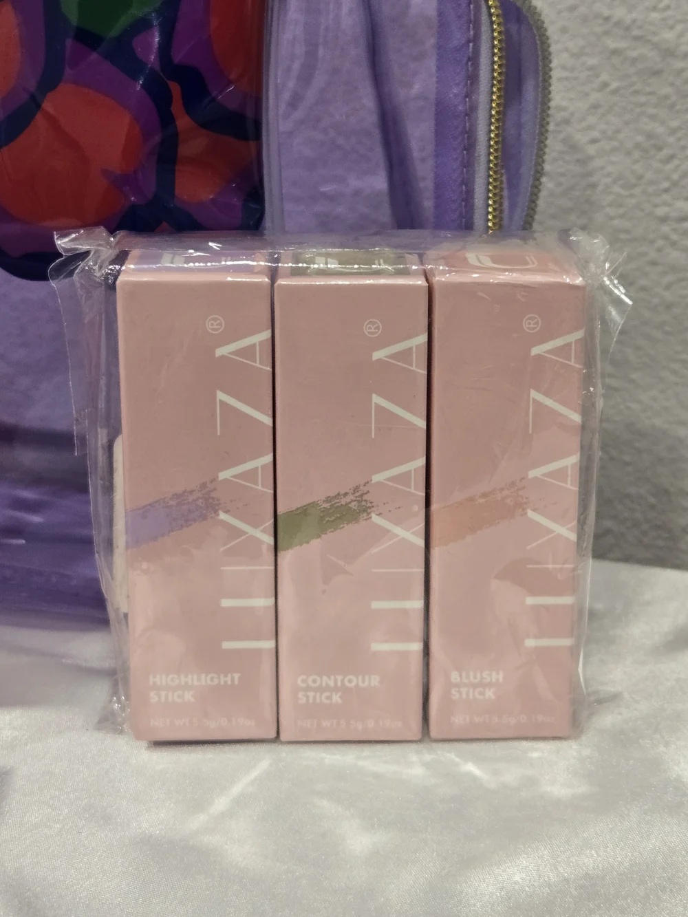 Marc Jacobs Lola Purple Floral Makeup Bag with Assorted Eye & Lip Essentials - Picture 12 of 16